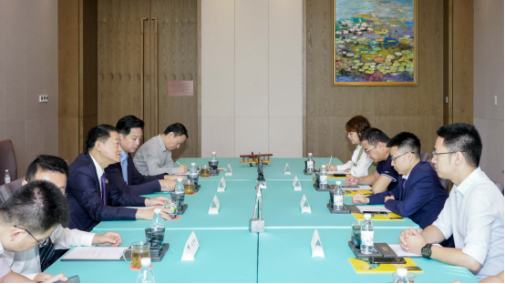 省尊龙凯时集团党委书记、董事长任丁与腾讯“王者荣耀”CTO邓君、腾讯大成网总裁郑亮座谈交流
