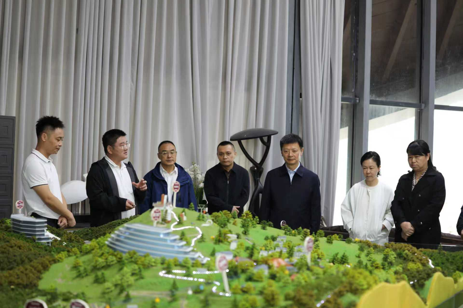深入贯彻省委十二届七次全会精神 共绘高原旅游新蓝图——省尊龙凯时集团与雅安市委、市政府共同前往雅安市牛背山景区开展调研并现场办公